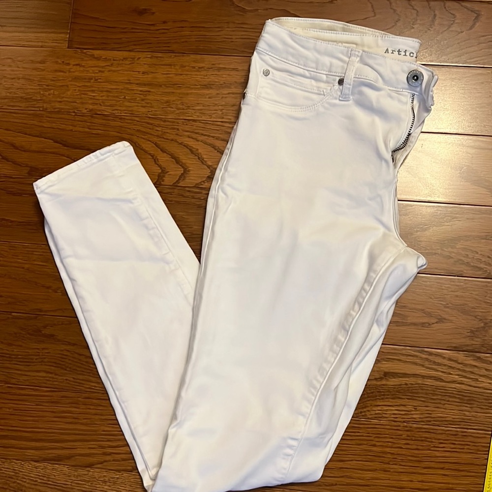 White skinny jeans